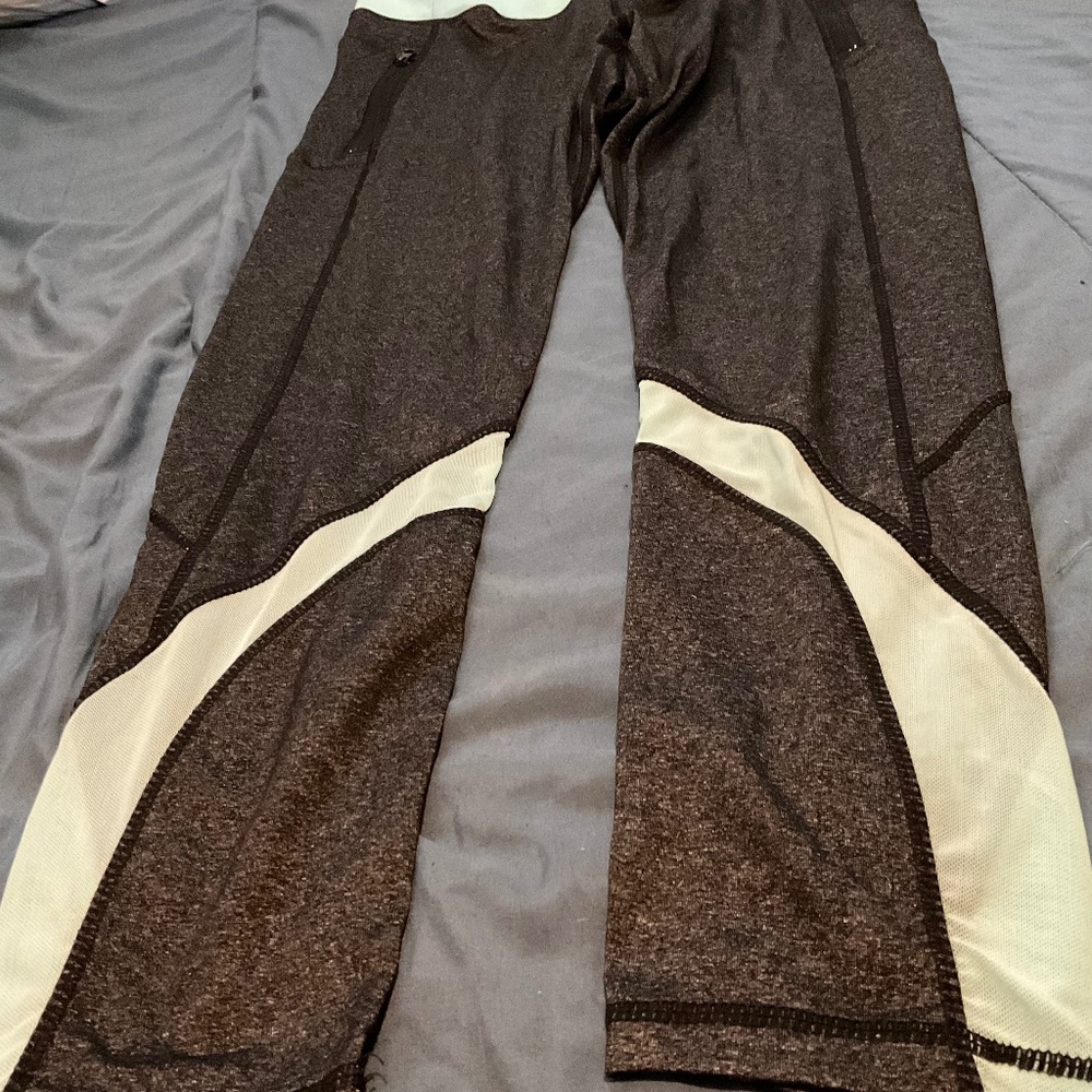 BRAND ‘’ ENERGY ‘’  SIZE LARGE  TWO TONE LEGGINGS